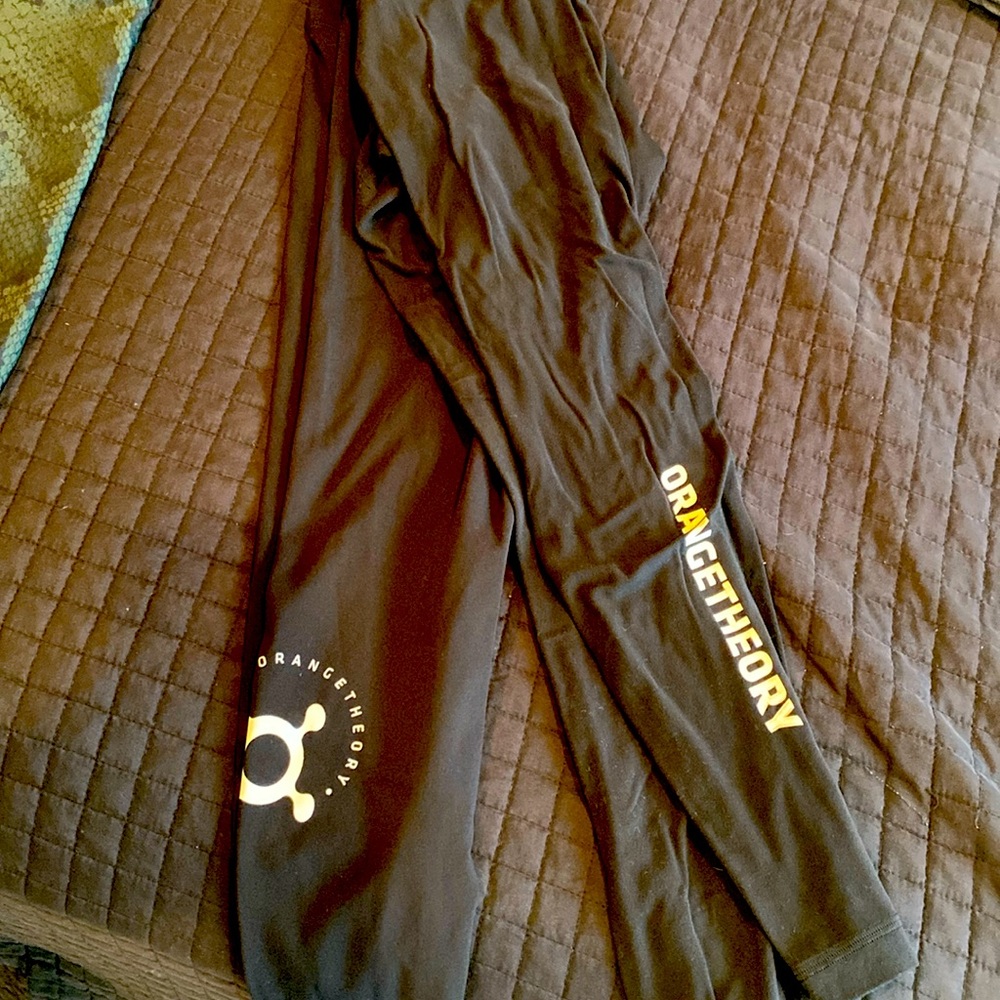 Orangetheory Lululemon pants size 6